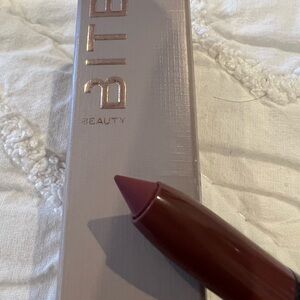 Bite Beauty. Brand new power move creamy matte lip crayon in Glacé. 1.5 g.